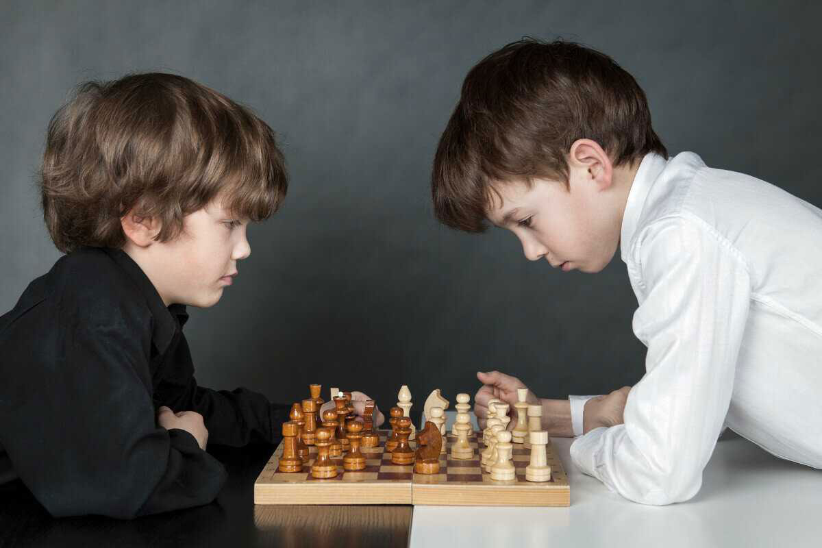 Как научить детей играть в шахматы